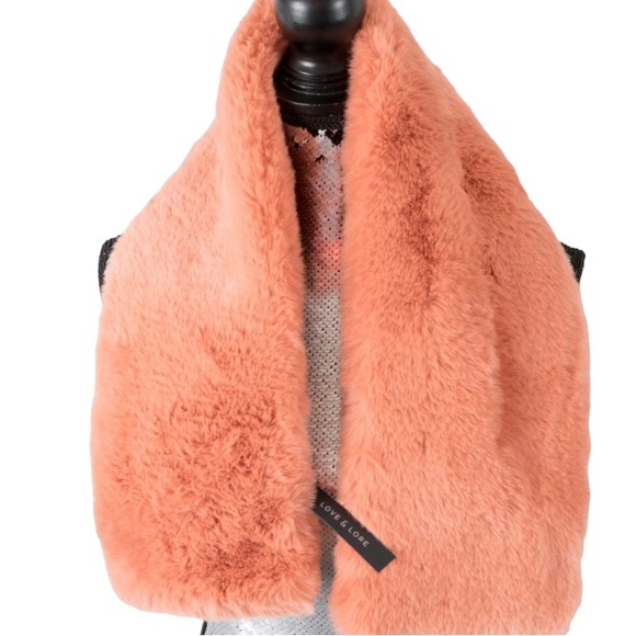 NWT faux  fur Love  and Lore pull through scarf - Picture 2 of 4